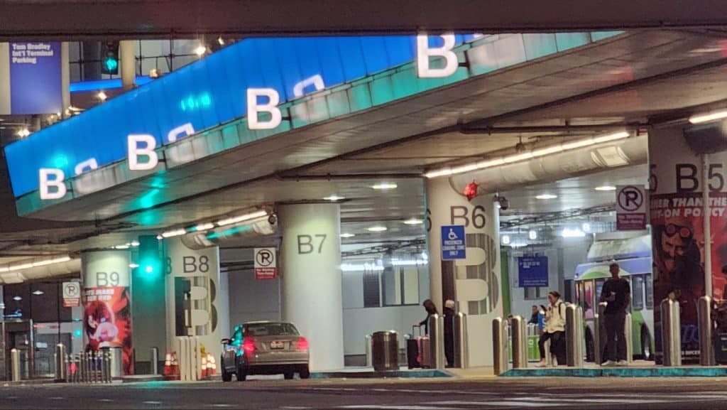 LAX 국제공항 B터미널에서 공항픽업